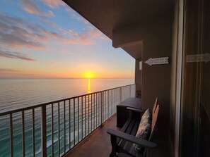 Property grounds - Beachfront Condo- Free Lounge Chairs+Umbrella, Ocean Master, near Pier Park (Panama City Beach)
