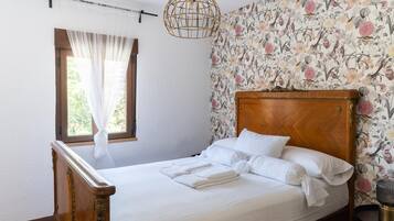 2 dormitoris, planxa i posts de planxar, Internet i roba de llit