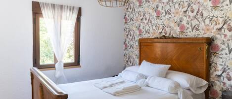 2 bedrooms, iron/ironing board, Internet, bed sheets
