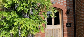 The Estate - 11 Bed - Sleeps 22 - Private Garden