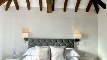 11 bedrooms, WiFi, bed sheets