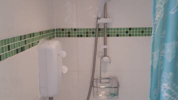 Dusche, Haartrockner, HandtĂŒcher