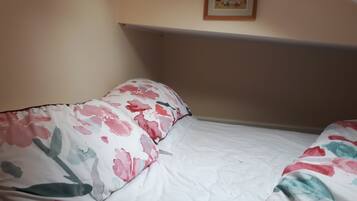 1 Schlafzimmer, BĂŒgeleisen/BĂŒgelbrett, WLAN, BettwĂ€sche