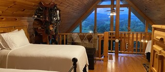 Amazing! Unobstructed Long-Range Mountain Views at 3700’ elevation with Hot Tub