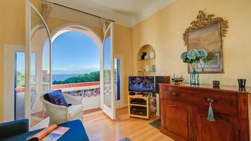 Televisie, boeken en een stereo