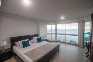 2 habitaciones, escritorio, tabla de planchar con plancha y wifi gratis 