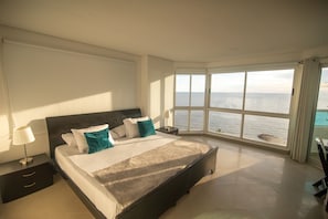 2 habitaciones, escritorio, tabla de planchar con plancha y wifi gratis