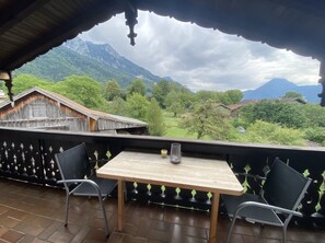 Outdoor dining - Ferienwohnung Heuberg (Nußdorf a. Inn)