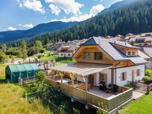 Chalet mit Terrasse, Sauna und Outdoor-Spa