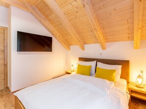 3 bedrooms, iron/ironing board, Internet