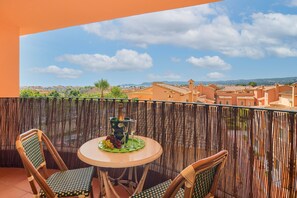 Outdoor dining - Apartment  with communal pool in Javea, on the Costa Blanca, Spain for 2 persons (Javea)