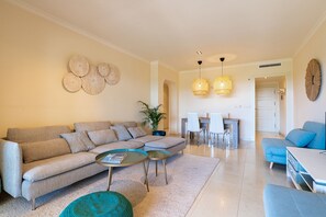 TV - Lovely and comfortable apartment in Altea, on the Costa Blanca, Spain  with communal pool for 4 persons (Altea)