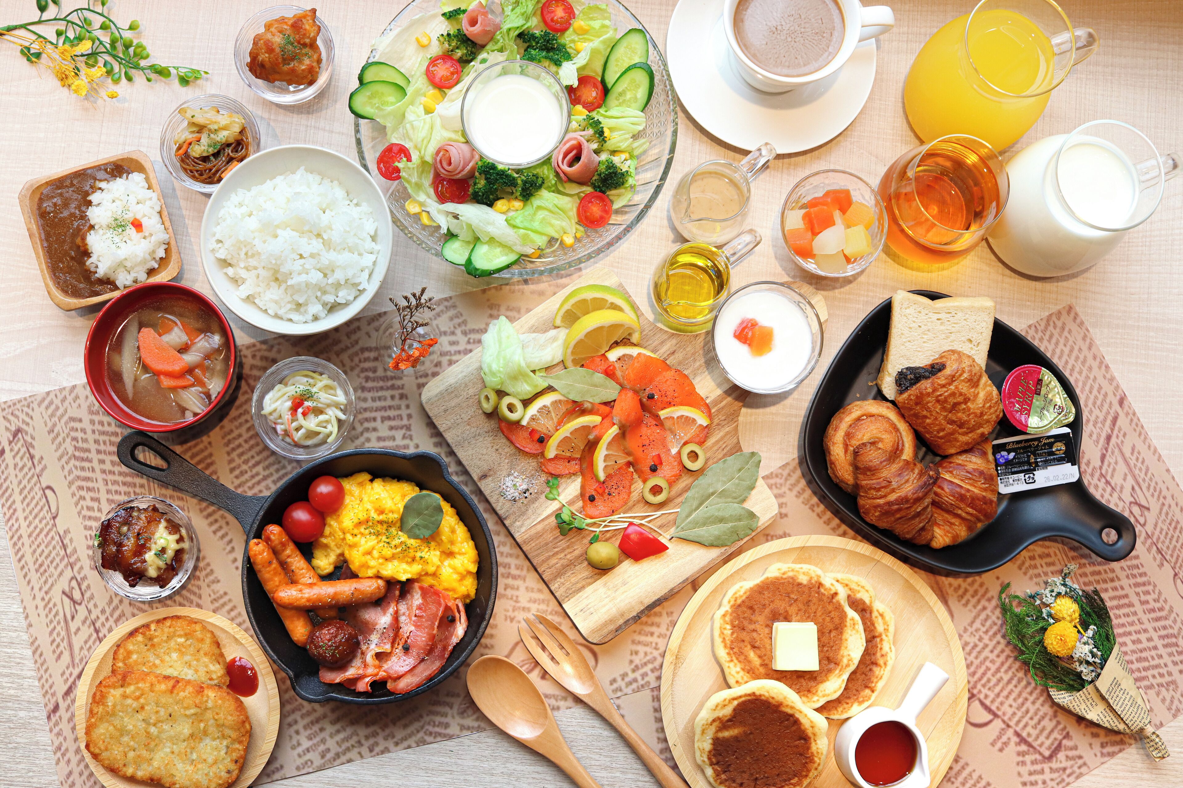 Daily buffet breakfast (JPY 1650 per person)