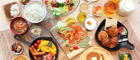 Daily buffet breakfast (JPY 1650 per person)