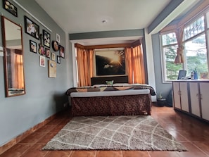 2 bedrooms, desk, iron/ironing board, free WiFi