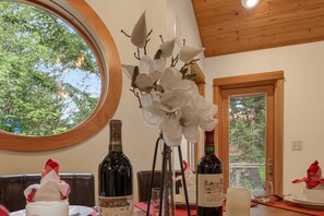 Interior - *NEW LISTING* Beautiful Lake Front Home w/ Hot Tub. Close to Downtown Florence and Dunes (Florence)