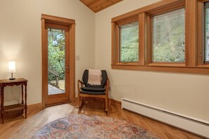 Interior - *NEW LISTING* Beautiful Lake Front Home w/ Hot Tub. Close to Downtown Florence and Dunes (Florence)