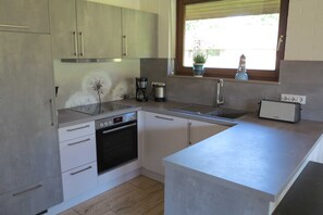 Fridge, microwave, oven, dishwasher - Ferienlandhaus Schäfer - neu (Butjadingen)