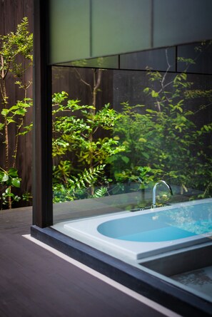 Traditional House, 3 Bedrooms, Kitchen, Garden View (Non Smoking) | Bathroom | Combined shower/tub, deep soaking tub, free toiletries, hair dryer - Souhi Machiya House (Kyoto)