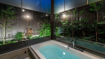 Traditional House, 3 Bedrooms, Kitchen, Garden View (Non Smoking) | Bathroom | Combined shower/bathtub, deep-soaking bathtub, free toiletries