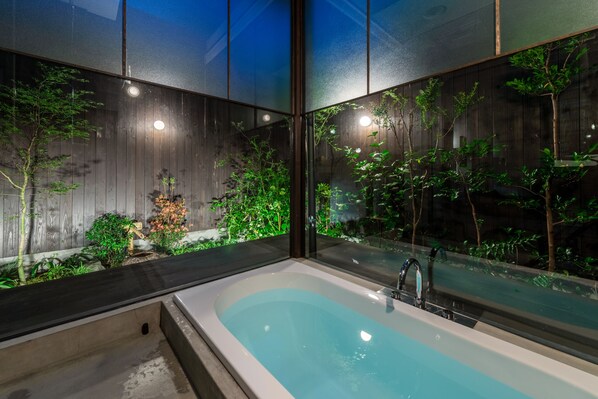 Traditional House, 3 Bedrooms, Kitchen, Garden View (Non Smoking) | Bathroom | Combined shower/tub, deep soaking tub, free toiletries, hair dryer - Souhi Machiya House (Kyoto)