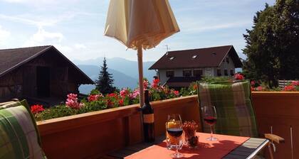 Apartment "Valentin" with Mountain View, Wi-Fi, Balcony & Garden