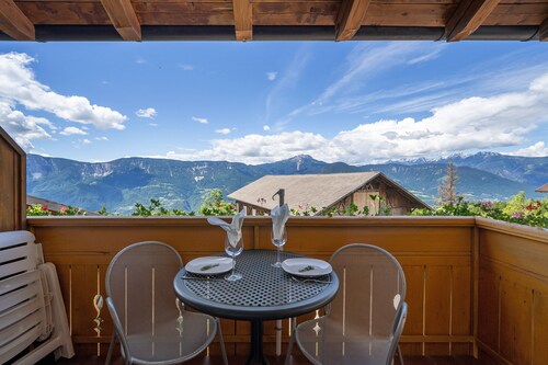Studio 'Meran' with Mountain View, Shared Terrace and Wi-Fi