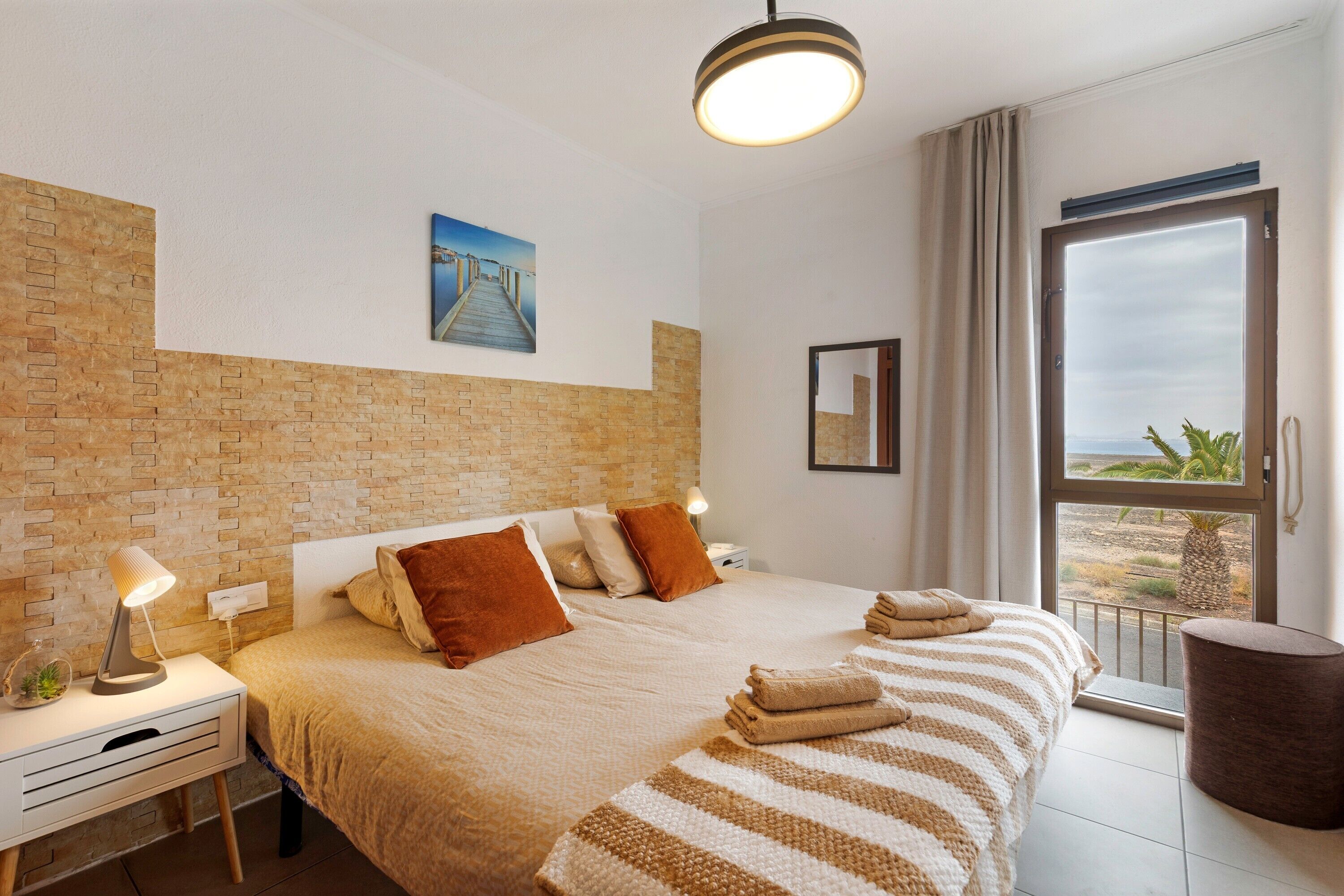 1 slaapkamer, een strijkplank/strijkijzer, gratis wifi, beddengoed