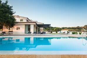 Pool - Holiday Home Dalt Son Morro with Mountain View, Pool & Wi-Fi (Santa Margalida)