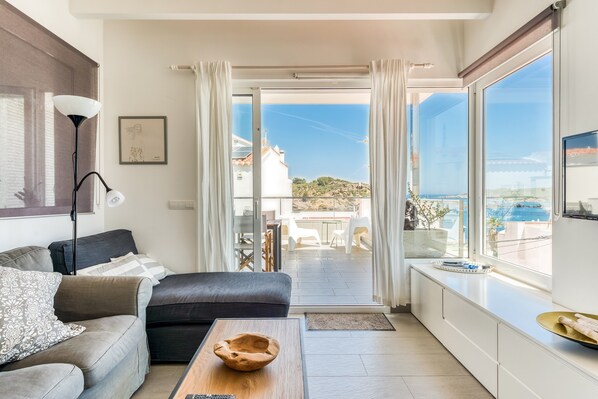 TV - "Apartamento en Es Grau con vistas" with Sea View, A/C, Wi-Fi, Terrace & Balcony (Mahón)