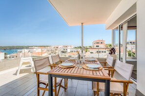 Dining - "Apartamento en Es Grau con vistas" with Sea View, A/C, Wi-Fi, Terrace & Balcony (Mahón)