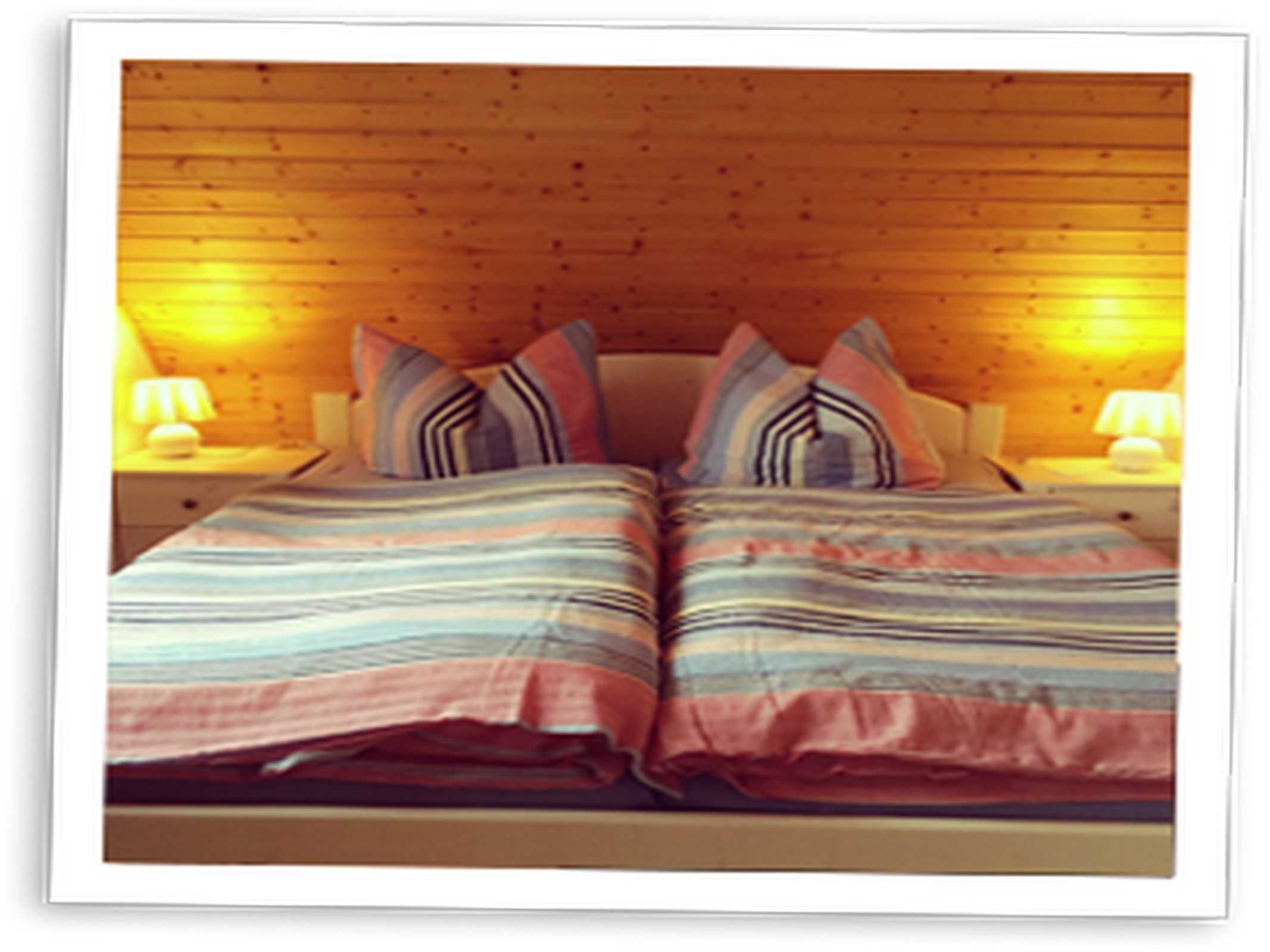 2 bedrooms, travel crib, bed sheets