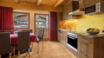 Refrigerador, placa de cocina, cafetera/tetera, tetera/pava eléctrica