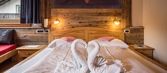 Pet-friendly Apartment "Villa Anita Pares" with Mountain View, Sauna, Wi-Fi, Terrace & Balcony