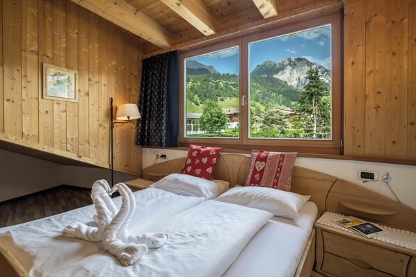 2 bedrooms, free WiFi, bed sheets - Apartment "Villa Anita Plan de Corones" with Mountain View, Sauna, Wi-Fi & Terrace (St.Vigil)