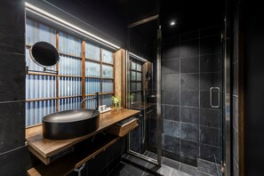 Bathroom - Suigetsu Machiya House (Kyoto)