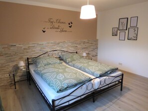 2 Schlafzimmer, Reisekinderbett, WLAN, Bettwäsche
