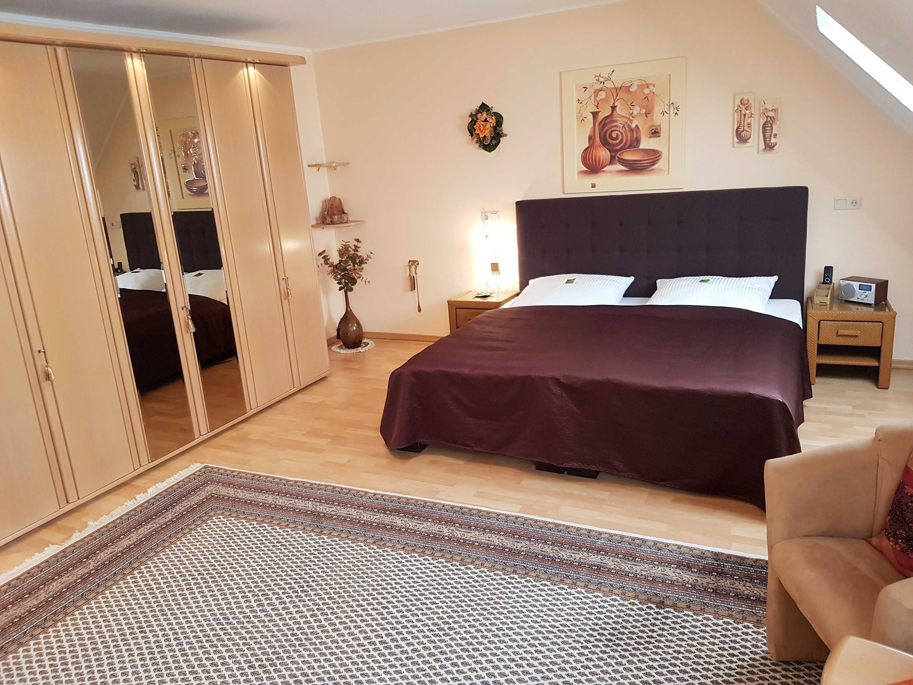 2 Schlafzimmer, Zimmersafe, Schreibtisch, Bügeleisen/Bügelbrett