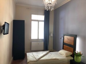 1 quarto, escrivaninha, Wi-Fi, roupa de cama