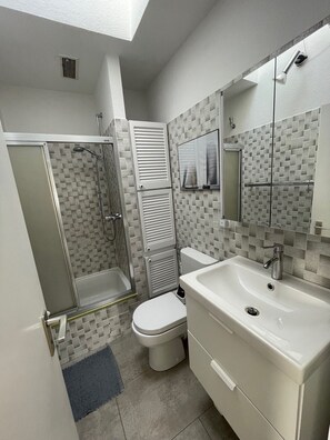 Unclassified image, 3 of 13, button