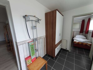 2 Schlafzimmer, Reisekinderbett