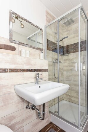 Unclassified image, 4 of 30, button