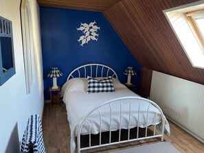 3 bedrooms, iron/ironing board, WiFi