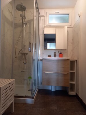 Shower, hair dryer, towels, soap