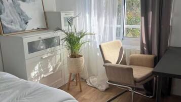 2 bedrooms, iron/ironing board, travel cot, free WiFi