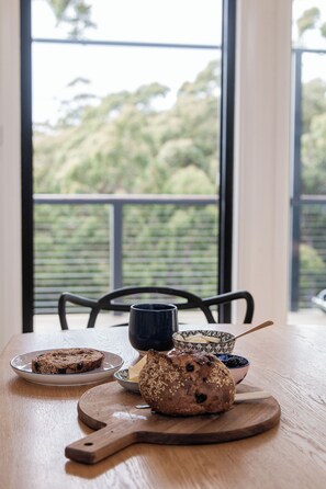 Dining - A cosy getaway you won't want to leave (Police Point)