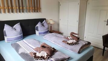 1 bedroom, bed sheets