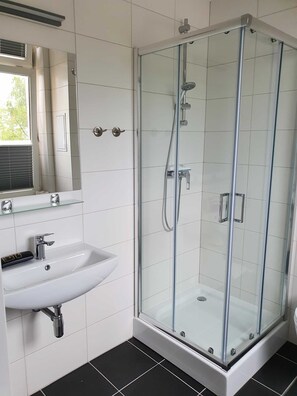 Shower, towels