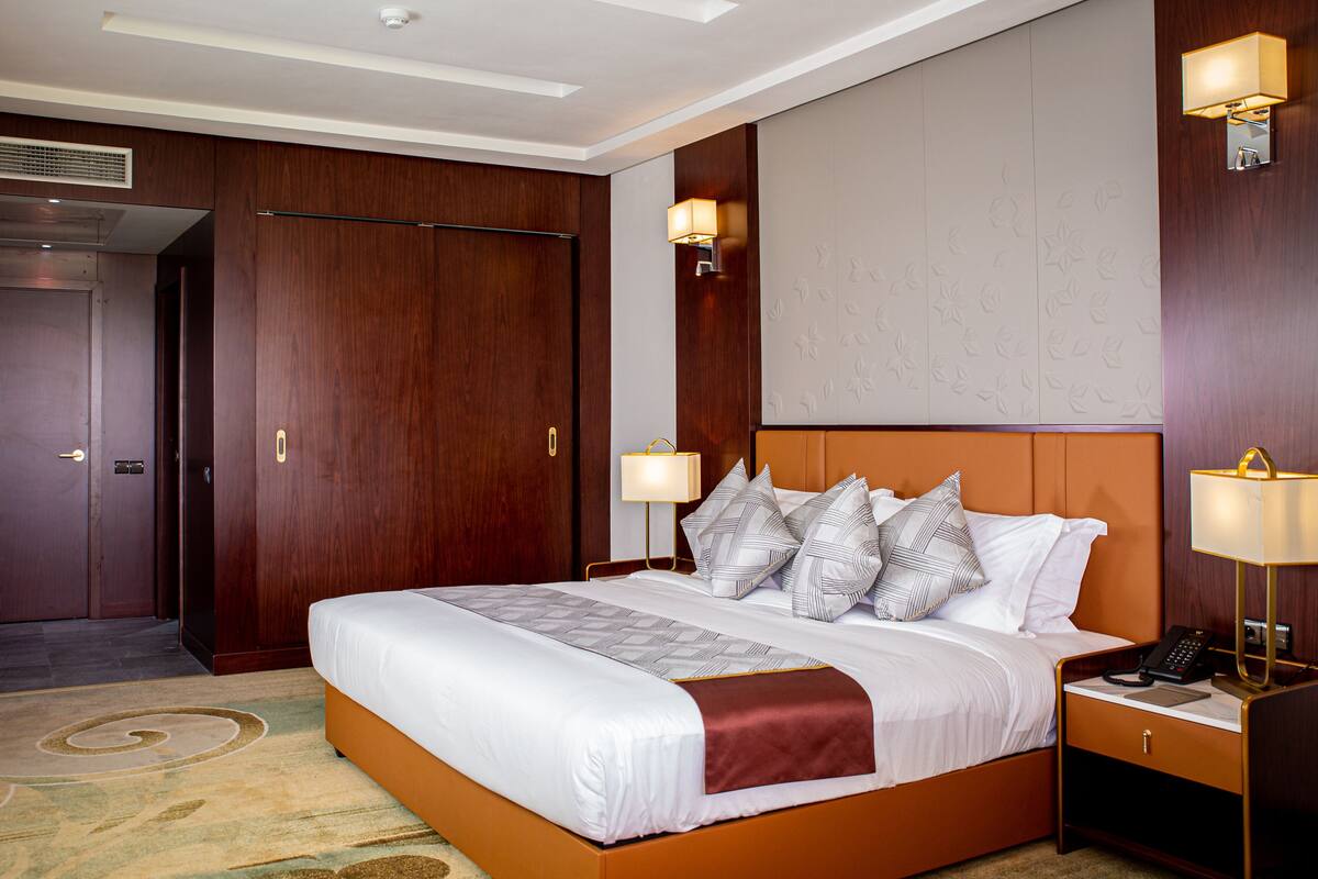 Superior Room | Minibar, in-room safe, soundproofing, iron/ironing board