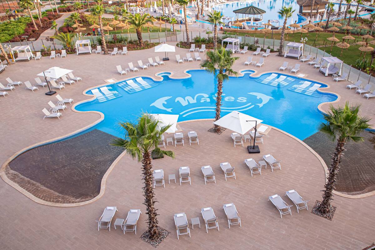 Deluxe Room | Outdoor pool | Seasonal outdoor pool